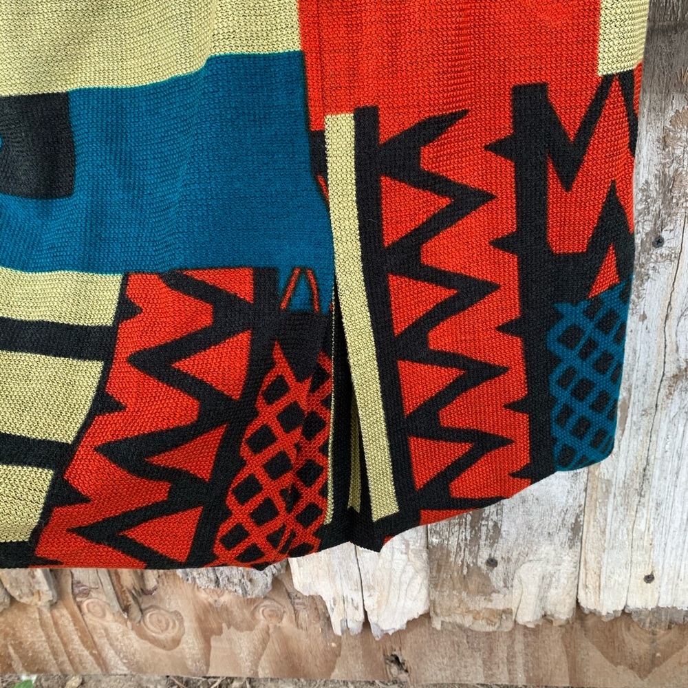 Color-blocked Shift Dress - Picture 6 of 16